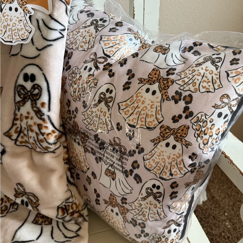 Leopard Ghost‎ NWT 3 Throw Pillows & Matching Leopard Ghostie Throw Blanket